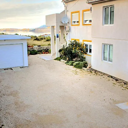 Apartmants Filip Pag Town